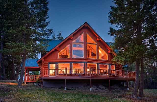 Secluded & Convenient Glacier-View Log Home on 15 Acres Fully Updated 3BR/2Bath