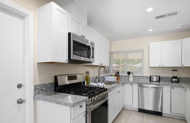 Secluded & Cozy 3B/1Bth w GreatA to Airport