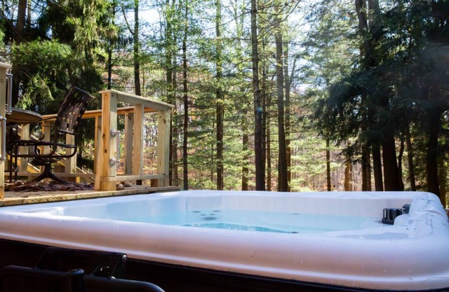 Secluded Fairytale Cottage surrounded by forest w/hot tub and wifi
