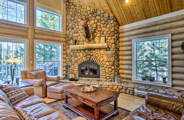 Secluded Log Cabin w/Game Room & Forest Views