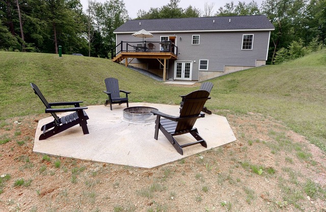 Secluded mountain retreat with fast WiFi, central AC, washer/dryer, & a firepit