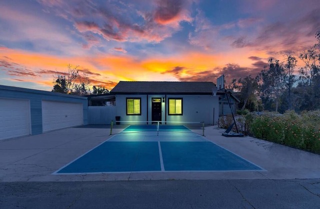 Secluded Oasis: Pickleball, Jacuzzi, Pool, & Views