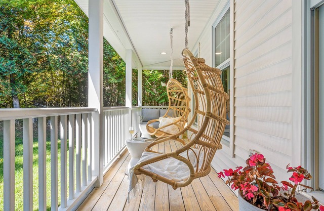 Secluded Retreat near Sister Bay, 2 King Masters, Backyard Oasis, 1 Min to Beach