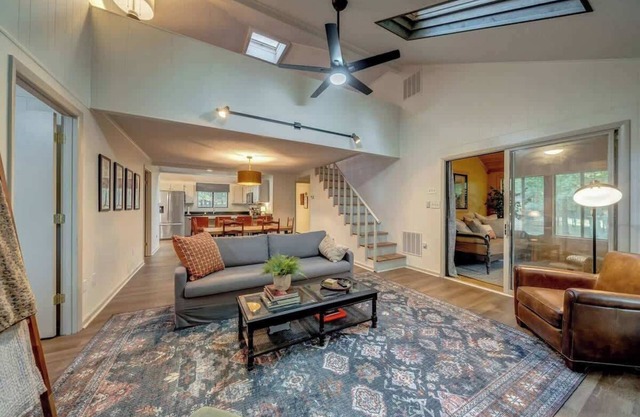 Secluded Retreat w Hot Tub, FirePit & Pool Access