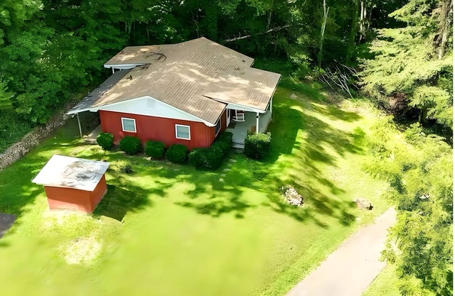 Secluded Smoky Mountain 2BR near Blue Ridge Parkway. Covered motorcycle parking