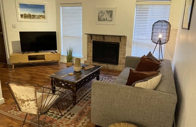 Secluded TH in DT Austin! Just a 5min walk to Palmer Ctr!