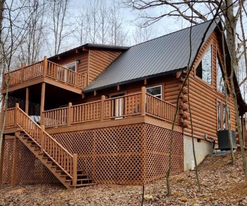 Secluded Wooden Cabin with Fire Pit, Barbecue and Hot-tub in Campbellsville, Kentucky