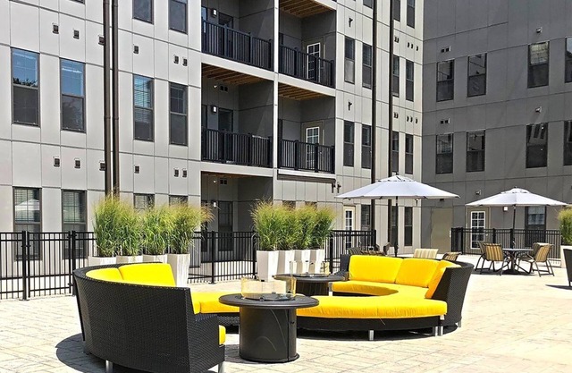 Second Floor Corner Suite- Queen w/View (230)