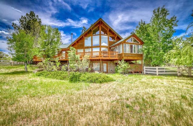 See Fall's Changing Colors! Monte Vista Retreat: Hot Tub Pet-Friendly, Fenced Yard, Stunning Views!