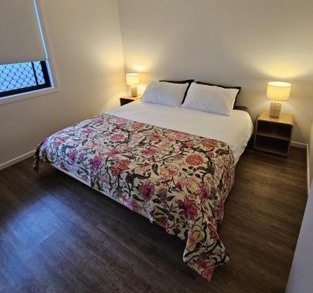 Self-Contained 2BR Guest Suite with On-site Parking