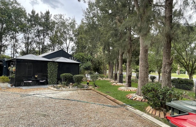 Self contained Rural cottage only 15 min from Tamworth centre. Pet friendly.