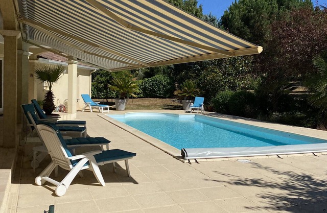 Self contained villa in Salviac, Lot. Sleeps 6 with private pool.