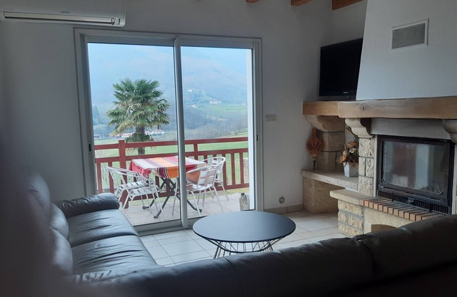 SEMI-DETACHED GITE SLEEPS 12
