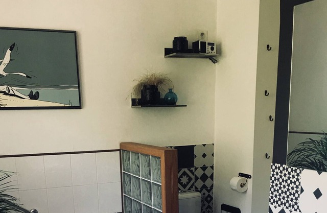 Semi-detached house with garden close to all amenities