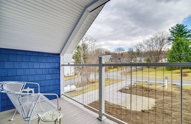 Seneca Lake Wine Trail Studio w/Balcony & Views!