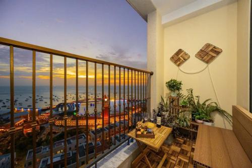 SenSea Hillside Apartment - Sunset Town