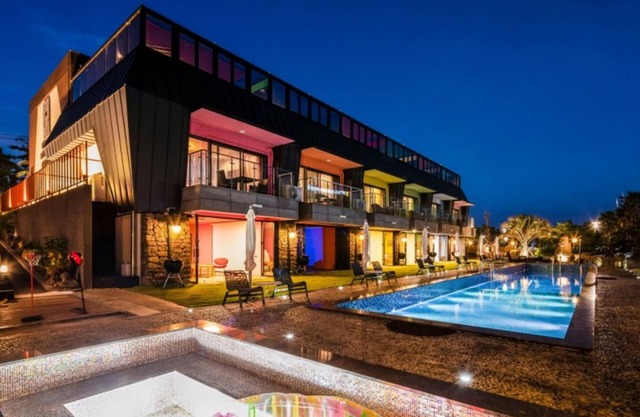 Seogwipo Black Land Lace Spa Pension