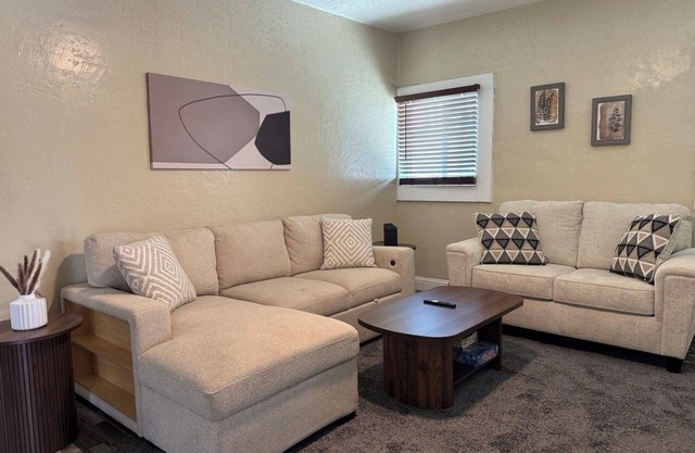 Sequoia Escape 3BR Home w/King Bed & In-Unit Laundry