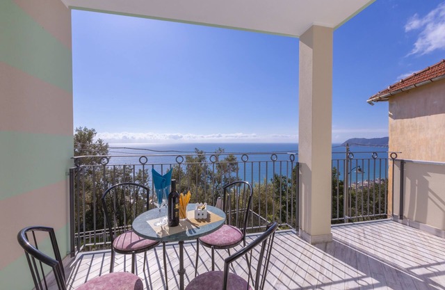 Serena 2 Amazing Sea View, Alassio, Italy