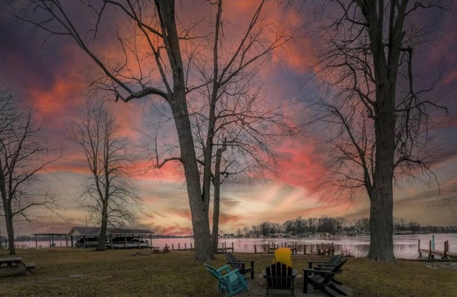 Serene 2-bedroom house on Indian lake