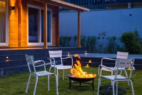 Serene 2BHK with Garden and Hilltop Jacuzzi