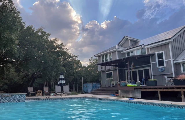 Serene country oasis with a sparkling pool!