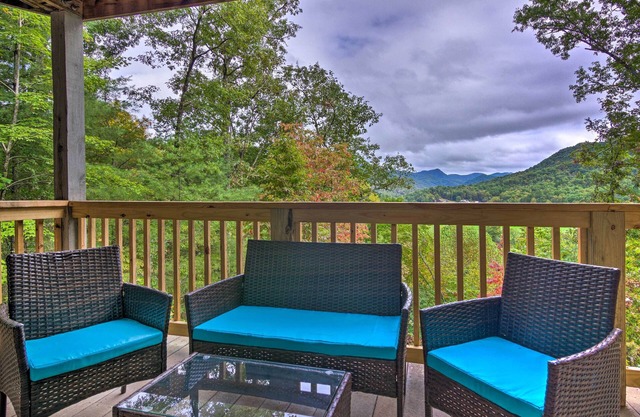 Serene Escape w/Mountain Views, Near Dtwn!