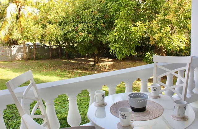 Serene Getaway-Charming 2-BR apartment with AC, WIFI in delightful Montego Bay