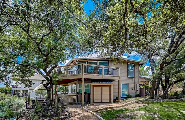 Serene home with hot tub, Lake Travis views, wildlife - close to Downtown Austin
