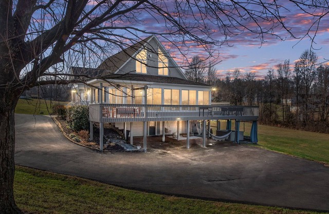 Serene Lake House w/Hot Tub for a Perfect Getaway