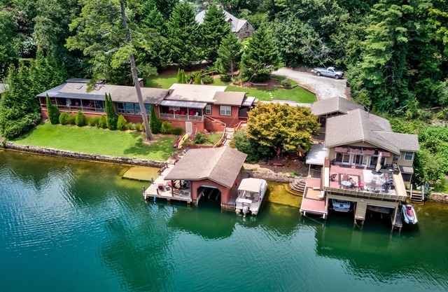 Serene lakehouse with hot tub, kayaks, dock, fireplace, & washer/dryer