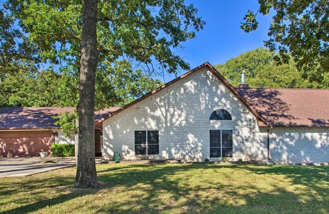 Serene Quinlan Home w/ Dock on Lake Tawakoni!