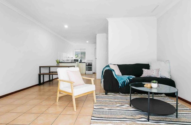 Serene Stay: 2BR, Sleeps 4, River & Beach Close