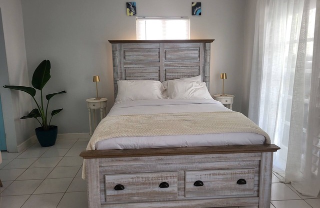 Serene Super Studio Apartment with porch in Kingston