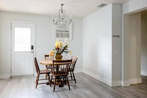 Serenity Home Near Downtown & Airport