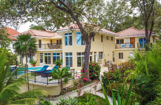 Serenity House, secret paradise facing the sea.