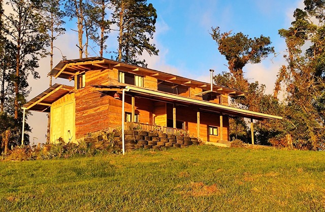 Serenity Unveiled: Secluded Cabin, Endless Views, Pristine Forest Bliss.