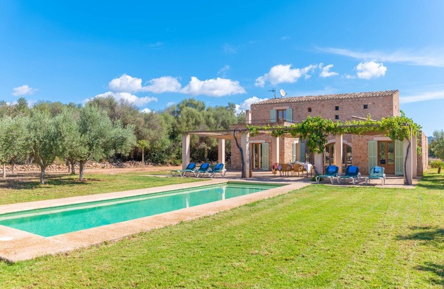 SES FONOLLERES - Villa with private pool and free Wifi in Cala Bona
