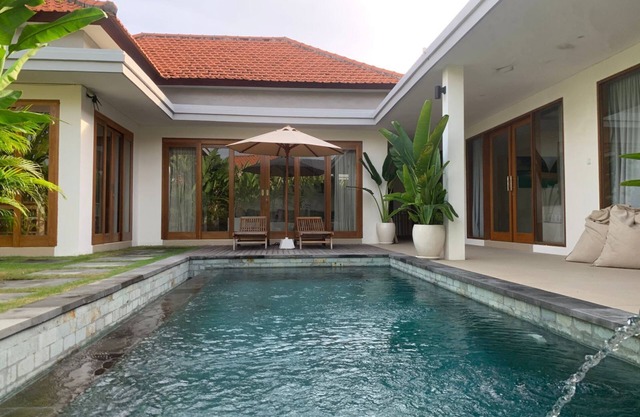 SESEH 3BR 3BA beach 400M w Cook