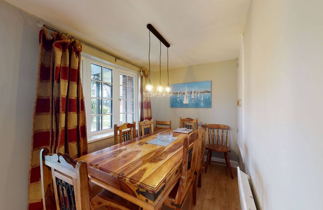 Set amongst the gardens and trees at Tolroy Manor with everything you need for a comfortable stay
