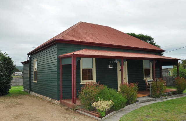 Settlers Cottage - St Helens Tasmania