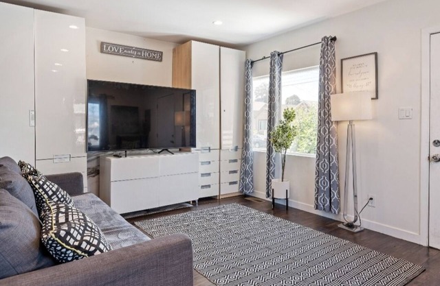 Sf City Ocean View. Free parking inside the compound. 15 min beach Drive