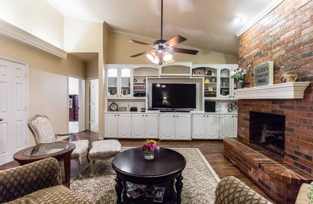 Shady Ranch home, quiet area, family friendly with pool.