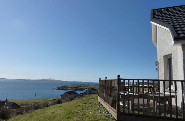 SHALOM COTTAGE, pet friendly, luxury holiday cottage in Leverburgh