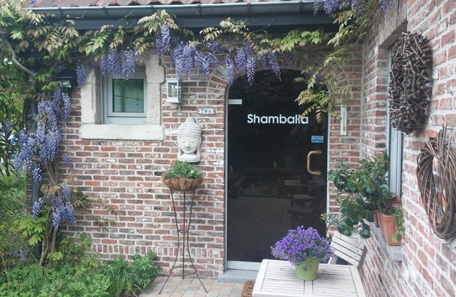 SHAMBALLA logies nieuw en zeer verzorgd appartement met voortuin en terras voor max 6 personen