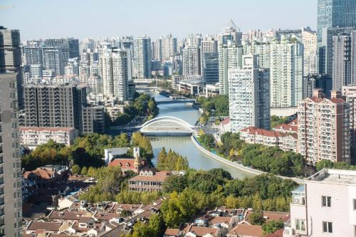 Shanghai M-Home Near Nanjing West Road commercial district,350m walk to the Natural History Museum subway上海小胖纸民宿-丽都29J近自然博物馆 南京西路地铁站