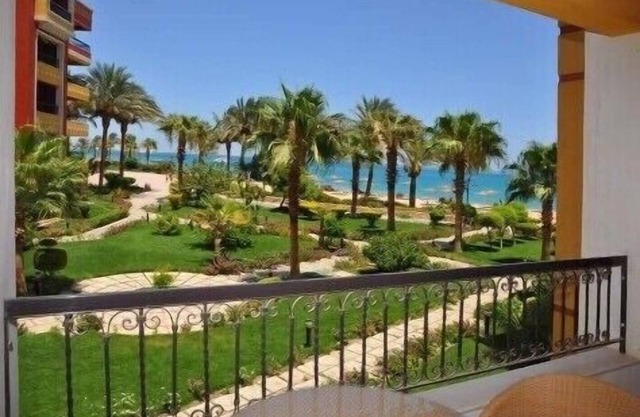 Share pool and private beach in the heart of Hurghada city