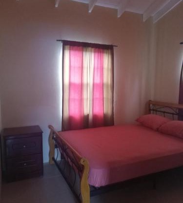 Shared space with ensuite bathroom - free pickup from Castries ports with 7 nights stay minimum required for Hewanorra International Airport