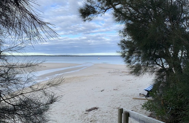 Shelley’s at Callala Bay-5 min walk to Bay & Shops. Wifi, Netflix, Pet Friendly
