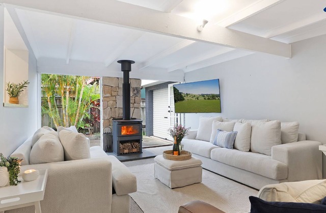 Shellhaven – walking distance of Seven Mile beach